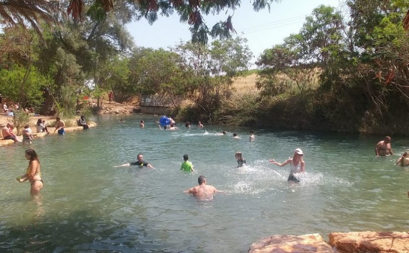 מעיינות צוננים ובית כנסת קדום ב"עמק המעיינות"